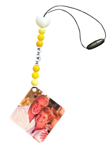 Visszapillantóra akasztható lógó - egyedi felirattal (sárga)